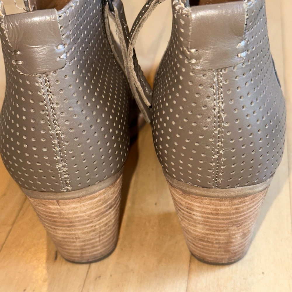 Dolce Vita Taupe Perforated ankle boot, 8, G1282 - Picture 8 of 8